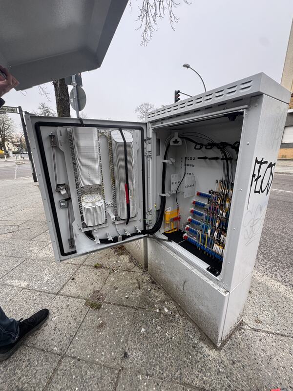 Straßenverteiler mit Splittern